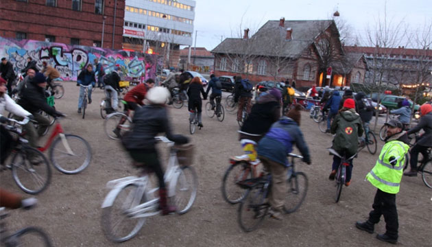 People on bikes in an open urban space, taking part in training for civil disobedience at COP15 (Copenhagen, 2009)